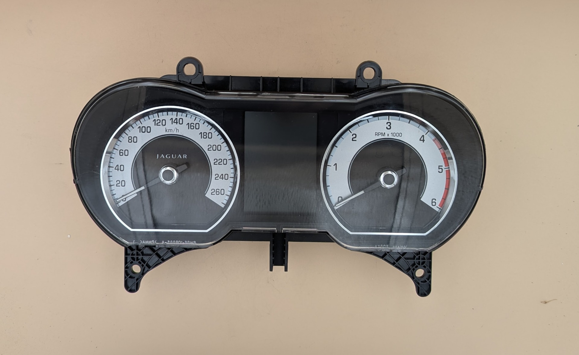 Prístrojový panel Jaguar XF