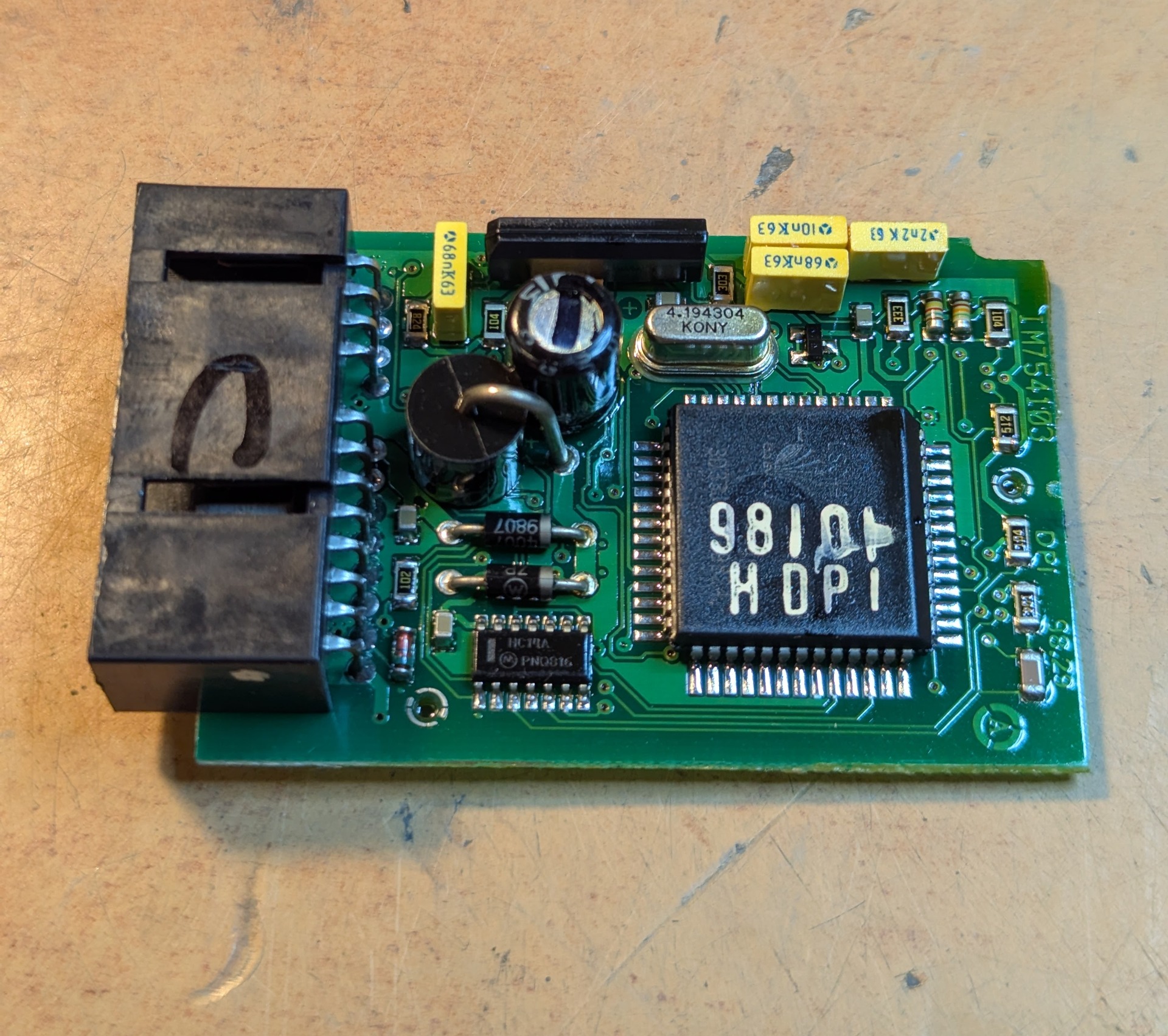 Vnútro riadiacej jednotky imobilizéra Daewoo Lanos