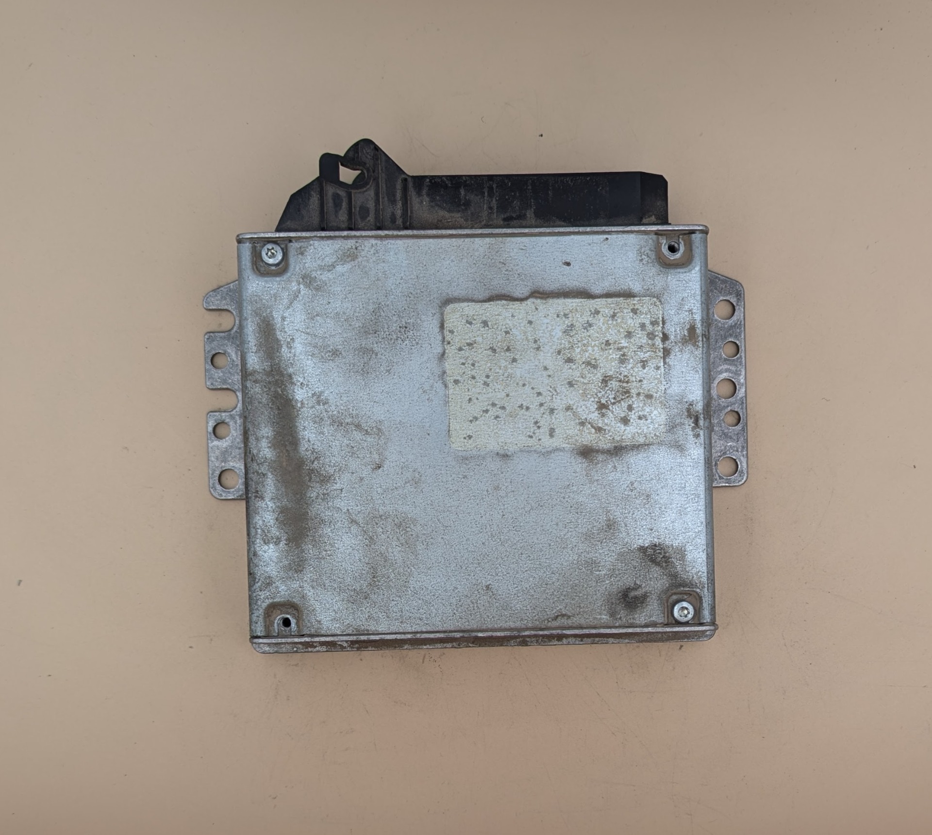 Riadiaca jednotka motora Opel Omega 2.0