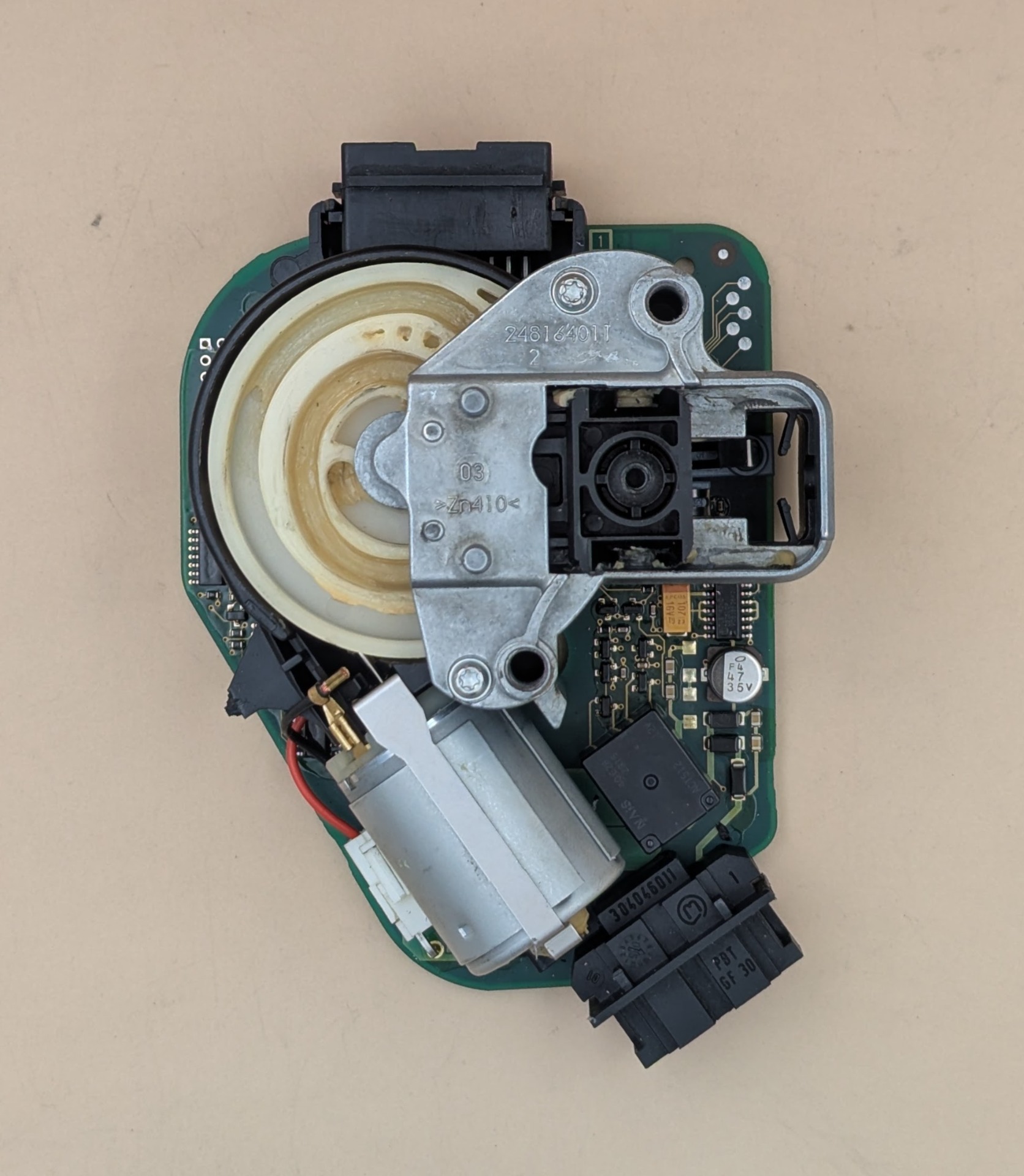 Vnútro elektronického zámku volantu Audi A6 C6 2004-2011