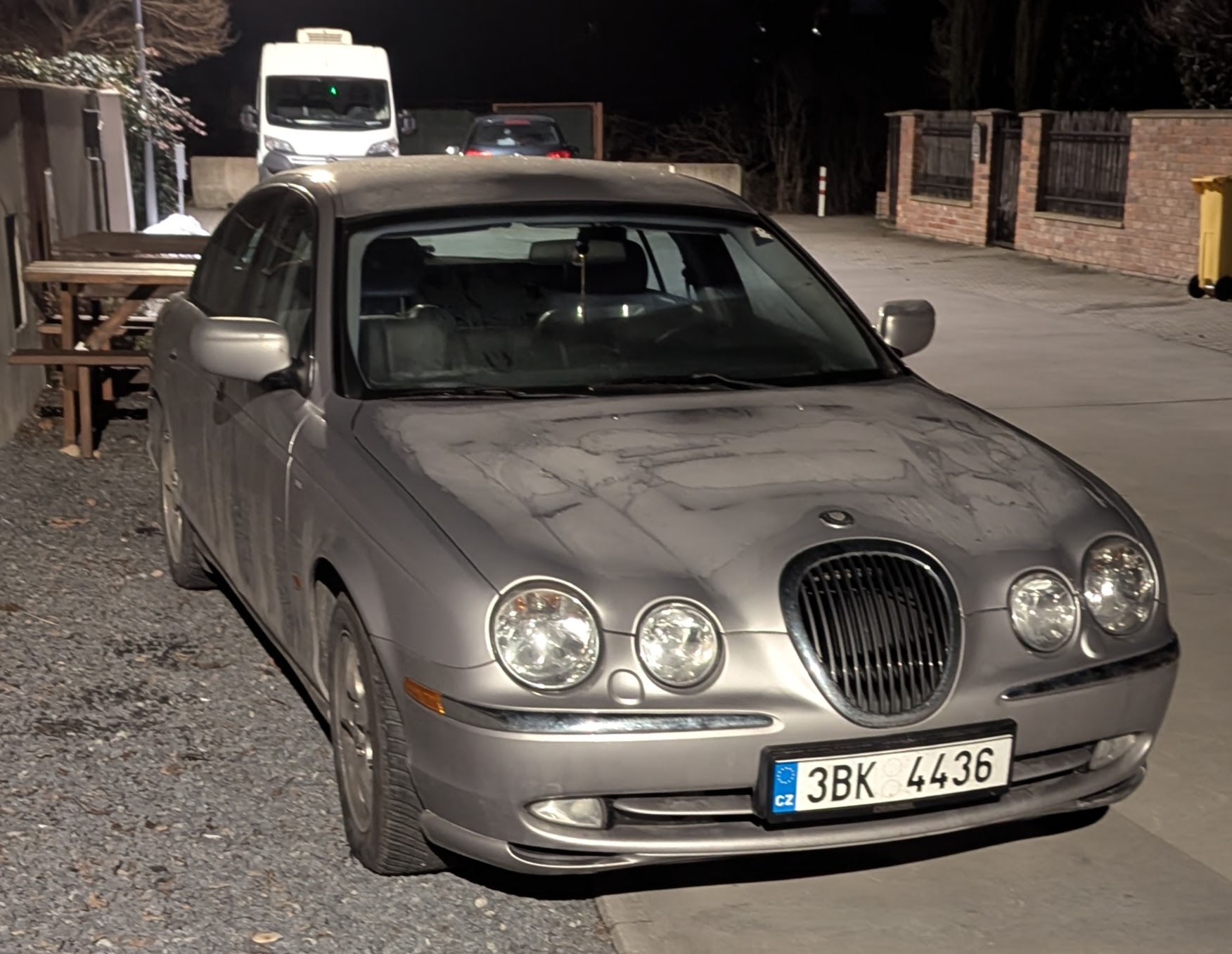 Jaguar S-type z roku 2000