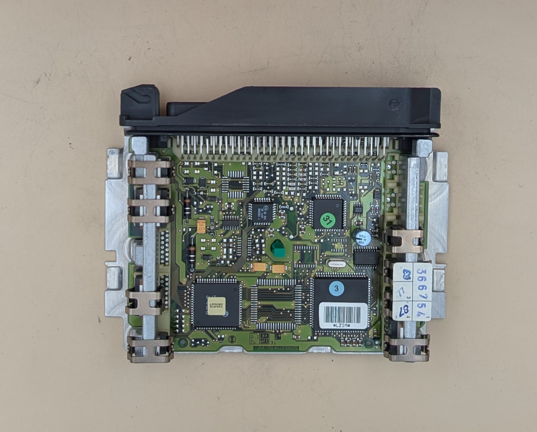 Vnútro riadiacej jednotky motora BMW Z3 1.9